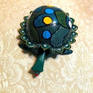 Hand painted loose neck‎ wood turtle